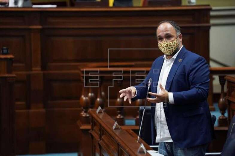 El consejero de Transición Ecológica, Lucha contra el Cambio Climático y Planificación Territorial, José Antonio Valbuena, en el pleno de este miércoles / EFE Ramón de la Rocha